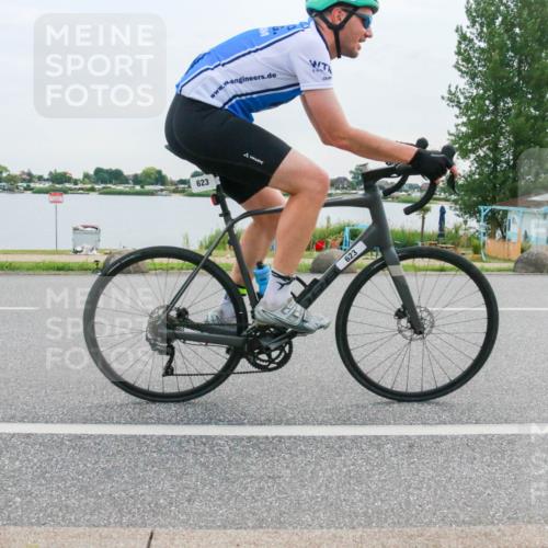 15.06.2025 - 27. Vierlanden-Triathlon H.Heesch http://msf.ph/oto/8037375 15.06.2025 10:52:02 Radfahren 81, 382, 435, 623 meine-sportfotos.de