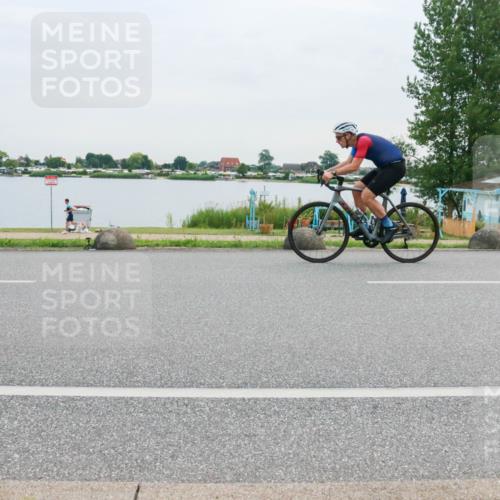 15.06.2025 - 27. Vierlanden-Triathlon H.Heesch http://msf.ph/oto/8037381 15.06.2025 10:52:03 Radfahren 81, 382, 435, 623 meine-sportfotos.de