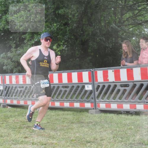 21.06.2025 - 27. Vierlanden-Triathlon KatJ http://msf.ph/oto/8037382 15.06.2025 14:18:26 Ziel 1272 meine-sportfotos.de