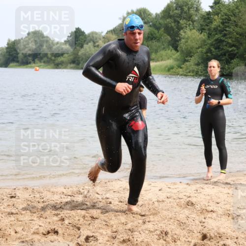 21.06.2025 - 27. Vierlanden-Triathlon Lena Gebhardt http://msf.ph/oto/8037384 15.06.2025 12:04:17 Schwimmen 1009, 1010, 1011, 1012, 1013 meine-sportfotos.de