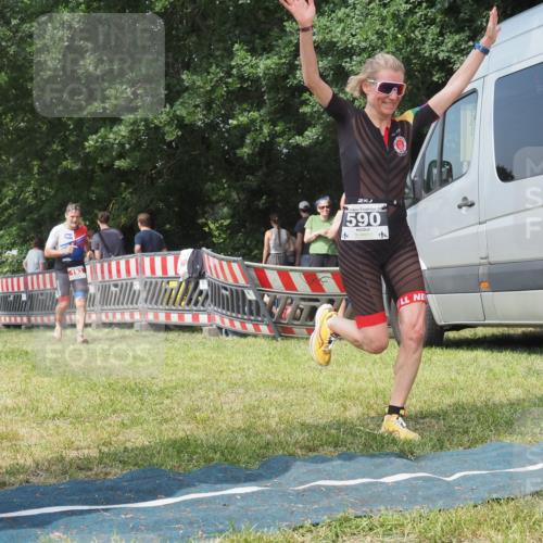 21.06.2025 - 27. Vierlanden-Triathlon KatJ http://msf.ph/oto/8037401 15.06.2025 11:28:01 Schwimmen  meine-sportfotos.de