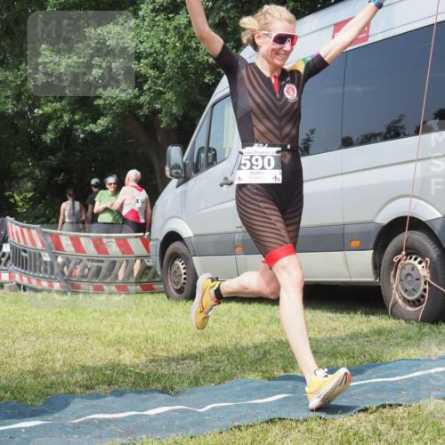21.06.2025 - 27. Vierlanden-Triathlon KatJ http://msf.ph/oto/8037408 15.06.2025 11:28:01 Schwimmen  meine-sportfotos.de