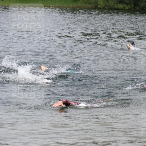 21.06.2025 - 27. Vierlanden-Triathlon Lena Gebhardt http://msf.ph/oto/8037409 15.06.2025 12:06:09 Schwimmen  meine-sportfotos.de