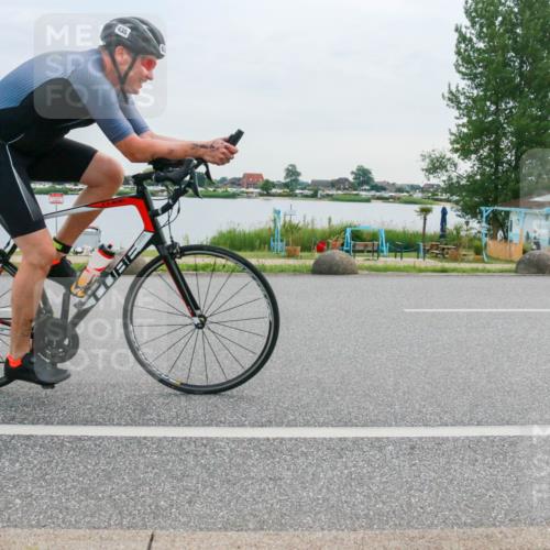 15.06.2025 - 27. Vierlanden-Triathlon H.Heesch http://msf.ph/oto/8037410 15.06.2025 10:52:05 Radfahren 81, 252, 382, 435, 623 meine-sportfotos.de