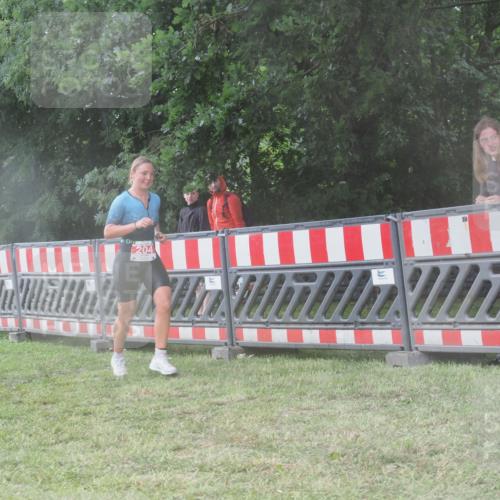 21.06.2025 - 27. Vierlanden-Triathlon KatJ http://msf.ph/oto/8037411 15.06.2025 14:18:36 Ziel 204, 1228 meine-sportfotos.de