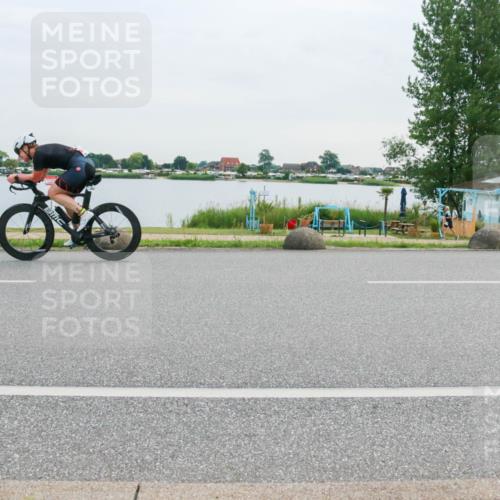 15.06.2025 - 27. Vierlanden-Triathlon H.Heesch http://msf.ph/oto/8037417 15.06.2025 10:52:06 Radfahren 81, 173, 252, 382, 435 meine-sportfotos.de