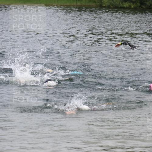 21.06.2025 - 27. Vierlanden-Triathlon Lena Gebhardt http://msf.ph/oto/8037419 15.06.2025 12:06:09 Schwimmen  meine-sportfotos.de