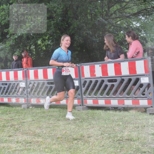 21.06.2025 - 27. Vierlanden-Triathlon KatJ http://msf.ph/oto/8037437 15.06.2025 14:18:37 Ziel 204, 1228 meine-sportfotos.de