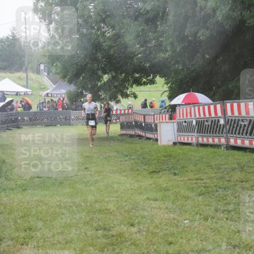 21.06.2025 - 27. Vierlanden-Triathlon KatJ http://msf.ph/oto/8037459 15.06.2025 14:18:41 Ziel 1216, 1228 meine-sportfotos.de
