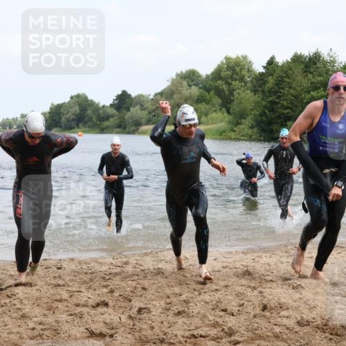 21.06.2025 - 27. Vierlanden-Triathlon Lena Gebhardt http://msf.ph/oto/8037482 15.06.2025 12:06:24 Schwimmen 1014, 1015, 1016, 1017, 1019, 1020, 1021, 1022, 1023 meine-sportfotos.de