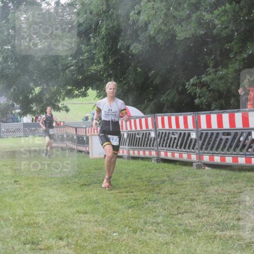 21.06.2025 - 27. Vierlanden-Triathlon KatJ http://msf.ph/oto/8037490 15.06.2025 14:18:45 Ziel 1196, 1216, 1228 meine-sportfotos.de