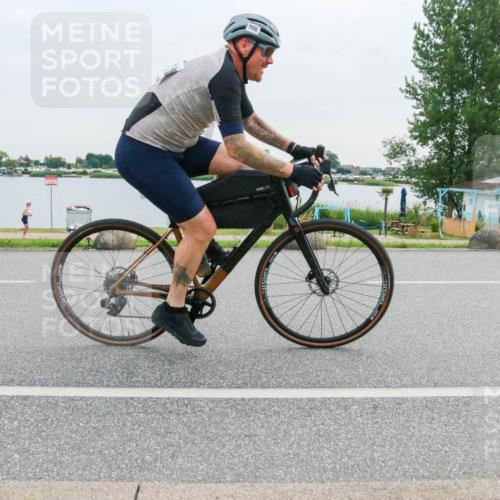 15.06.2025 - 27. Vierlanden-Triathlon H.Heesch http://msf.ph/oto/8037492 15.06.2025 10:52:18 Radfahren 386, 513 meine-sportfotos.de