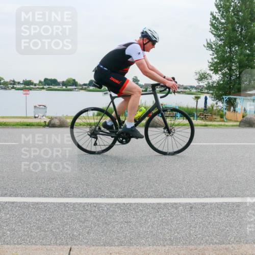 15.06.2025 - 27. Vierlanden-Triathlon H.Heesch http://msf.ph/oto/8037502 15.06.2025 10:52:25 Radfahren 269, 431, 468 meine-sportfotos.de