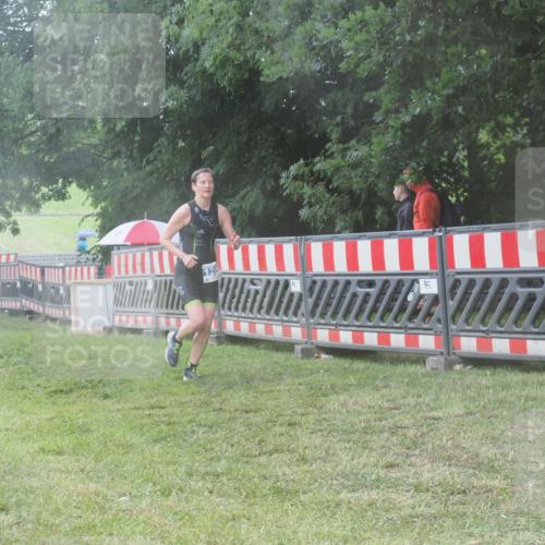 21.06.2025 - 27. Vierlanden-Triathlon KatJ http://msf.ph/oto/8037520 15.06.2025 14:18:47 Ziel 1196, 1216, 1228 meine-sportfotos.de