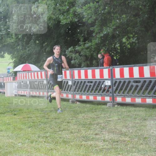 21.06.2025 - 27. Vierlanden-Triathlon KatJ http://msf.ph/oto/8037526 15.06.2025 14:18:48 Ziel 1196, 1216, 1228 meine-sportfotos.de