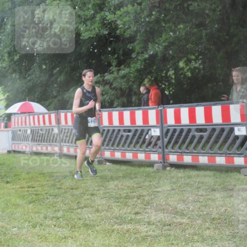 21.06.2025 - 27. Vierlanden-Triathlon KatJ http://msf.ph/oto/8037531 15.06.2025 14:18:48 Ziel 1196, 1216, 1228 meine-sportfotos.de