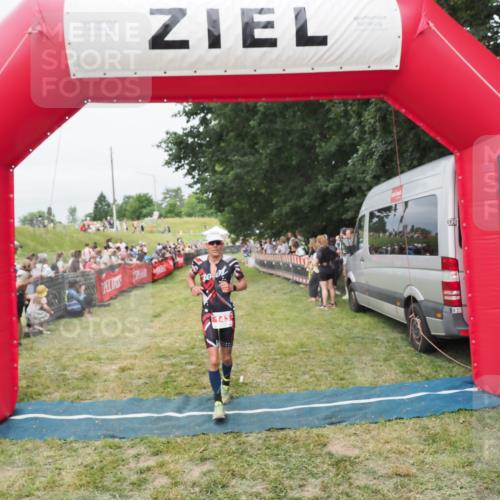 21.06.2025 - 27. Vierlanden-Triathlon MichiJ http://msf.ph/oto/8037539 15.06.2026 13:12:13 Ziel 143 meine-sportfotos.de