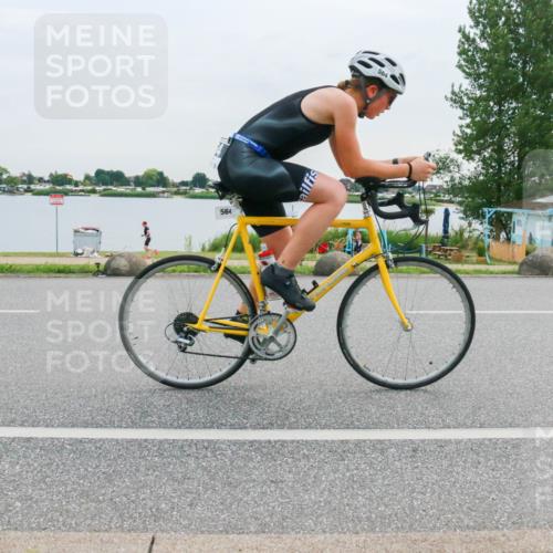 15.06.2025 - 27. Vierlanden-Triathlon H.Heesch http://msf.ph/oto/8037544 15.06.2025 10:52:38 Radfahren 234, 564 meine-sportfotos.de