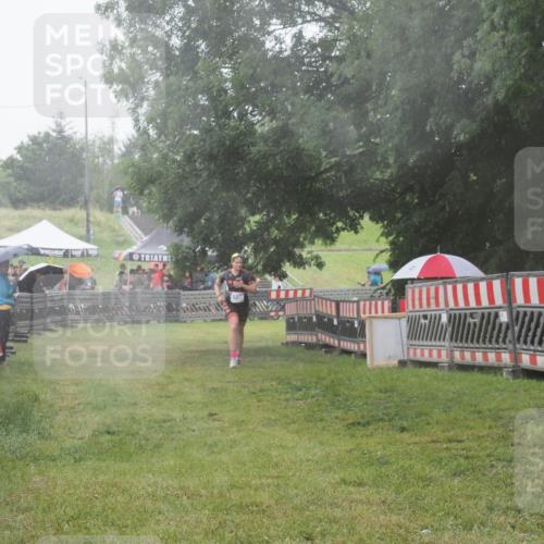 21.06.2025 - 27. Vierlanden-Triathlon KatJ http://msf.ph/oto/8037552 15.06.2025 14:18:51 Ziel 1196 meine-sportfotos.de