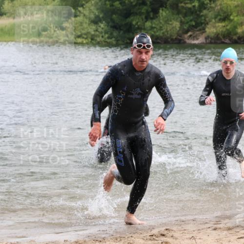 21.06.2025 - 27. Vierlanden-Triathlon Lena Gebhardt http://msf.ph/oto/8037556 15.06.2025 12:06:31 Schwimmen 1014, 1015, 1016, 1017, 1019, 1020, 1021, 1022, 1023 meine-sportfotos.de