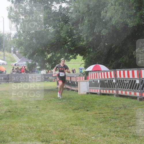 21.06.2025 - 27. Vierlanden-Triathlon KatJ http://msf.ph/oto/8037563 15.06.2025 14:18:52 Ziel 1196 meine-sportfotos.de