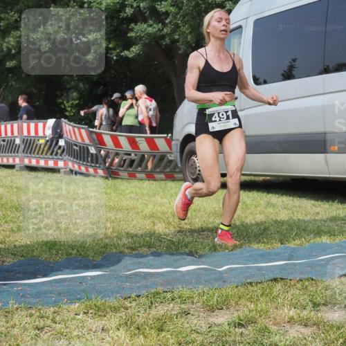 21.06.2025 - 27. Vierlanden-Triathlon KatJ http://msf.ph/oto/8037566 15.06.2025 11:28:11 Schwimmen 883 meine-sportfotos.de