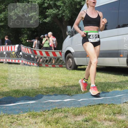 21.06.2025 - 27. Vierlanden-Triathlon KatJ http://msf.ph/oto/8037572 15.06.2025 11:28:11 Schwimmen 883 meine-sportfotos.de