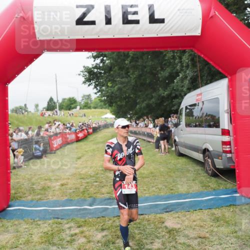 21.06.2025 - 27. Vierlanden-Triathlon MichiJ http://msf.ph/oto/8037574 15.06.2026 13:12:14 Ziel 143 meine-sportfotos.de