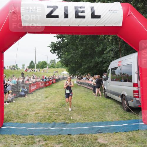 21.06.2025 - 27. Vierlanden-Triathlon MichiJ http://msf.ph/oto/8037581 15.06.2026 13:12:42 Ziel 934 meine-sportfotos.de