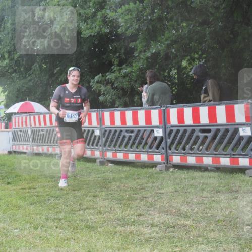 21.06.2025 - 27. Vierlanden-Triathlon KatJ http://msf.ph/oto/8037589 15.06.2025 14:18:54 Ziel 1196 meine-sportfotos.de