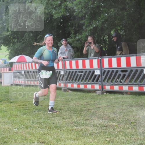 21.06.2025 - 27. Vierlanden-Triathlon KatJ http://msf.ph/oto/8037631 15.06.2025 14:19:11 Ziel 905, 1181, 1203 meine-sportfotos.de