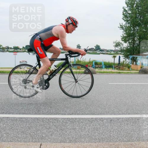 15.06.2025 - 27. Vierlanden-Triathlon H.Heesch http://msf.ph/oto/8037634 15.06.2025 10:52:50 Radfahren 58, 429 meine-sportfotos.de