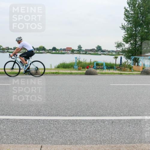 15.06.2025 - 27. Vierlanden-Triathlon H.Heesch http://msf.ph/oto/8037637 15.06.2025 10:52:51 Radfahren 58, 429, 625 meine-sportfotos.de