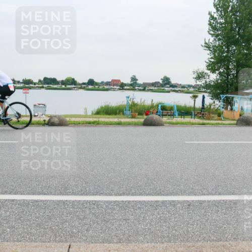 15.06.2025 - 27. Vierlanden-Triathlon H.Heesch http://msf.ph/oto/8037642 15.06.2025 10:52:51 Radfahren 58, 429, 625 meine-sportfotos.de
