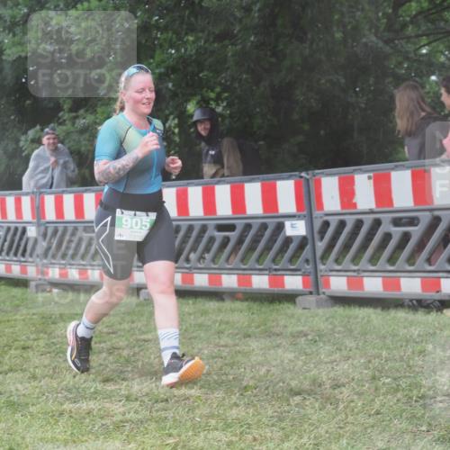 21.06.2025 - 27. Vierlanden-Triathlon KatJ http://msf.ph/oto/8037647 15.06.2025 14:19:11 Ziel 905, 1181, 1203 meine-sportfotos.de