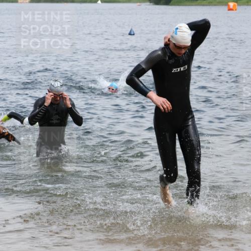 21.06.2025 - 27. Vierlanden-Triathlon Lena Gebhardt http://msf.ph/oto/8037648 15.06.2025 12:06:51 Schwimmen 1024, 1025, 1026, 1027 meine-sportfotos.de