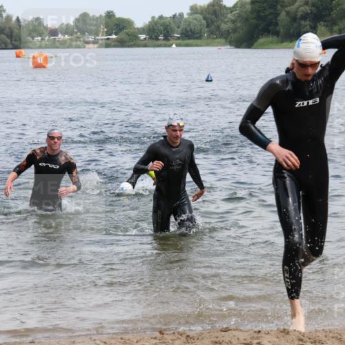 21.06.2025 - 27. Vierlanden-Triathlon Lena Gebhardt http://msf.ph/oto/8037665 15.06.2025 12:06:52 Schwimmen 1024, 1025, 1026, 1027 meine-sportfotos.de