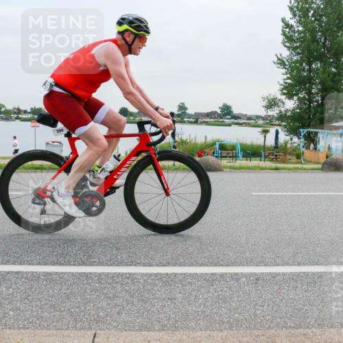15.06.2025 - 27. Vierlanden-Triathlon H.Heesch http://msf.ph/oto/8037678 15.06.2025 10:53:07 Radfahren 247, 399, 587, 615 meine-sportfotos.de
