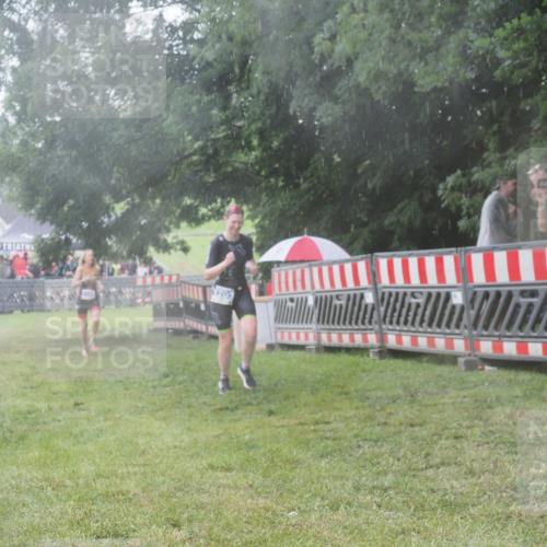 21.06.2025 - 27. Vierlanden-Triathlon KatJ http://msf.ph/oto/8037681 15.06.2025 14:19:16 Ziel 1181, 1203 meine-sportfotos.de