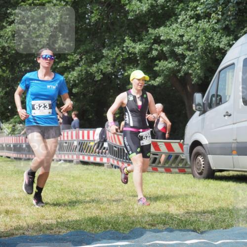 21.06.2025 - 27. Vierlanden-Triathlon KatJ http://msf.ph/oto/8037689 15.06.2025 11:29:00 Schwimmen  meine-sportfotos.de