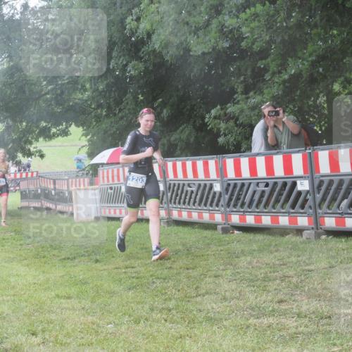 21.06.2025 - 27. Vierlanden-Triathlon KatJ http://msf.ph/oto/8037706 15.06.2025 14:19:17 Ziel 1181, 1203 meine-sportfotos.de