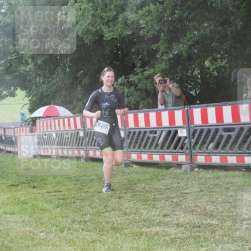 21.06.2025 - 27. Vierlanden-Triathlon KatJ http://msf.ph/oto/8037711 15.06.2025 14:19:17 Ziel 1181, 1203 meine-sportfotos.de