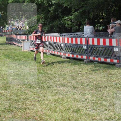 21.06.2025 - 27. Vierlanden-Triathlon KatJ http://msf.ph/oto/8037716 15.06.2025 11:30:37 Schwimmen 910 meine-sportfotos.de