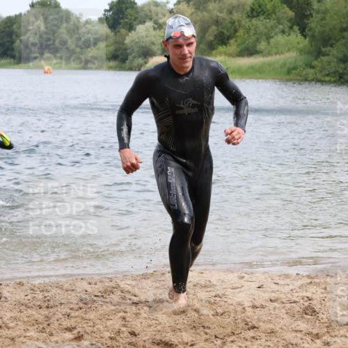 21.06.2025 - 27. Vierlanden-Triathlon Lena Gebhardt http://msf.ph/oto/8037725 15.06.2025 12:06:56 Schwimmen 1024, 1025, 1026, 1027 meine-sportfotos.de