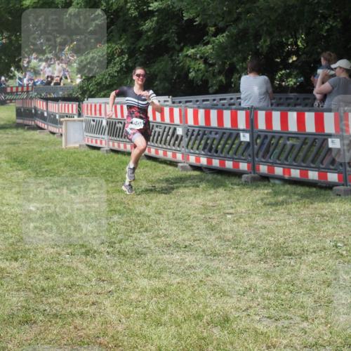 21.06.2025 - 27. Vierlanden-Triathlon KatJ http://msf.ph/oto/8037726 15.06.2025 11:30:37 Schwimmen 910 meine-sportfotos.de