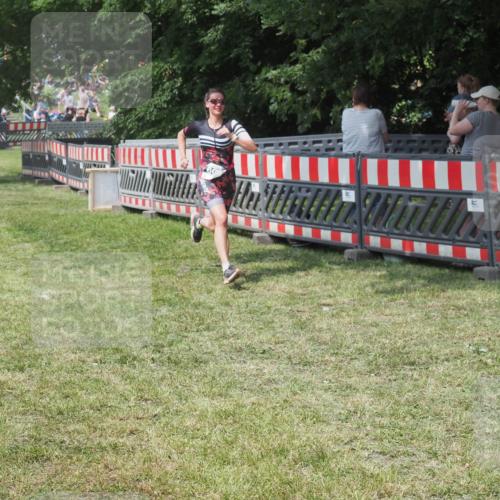 21.06.2025 - 27. Vierlanden-Triathlon KatJ http://msf.ph/oto/8037731 15.06.2025 11:30:37 Schwimmen 910 meine-sportfotos.de
