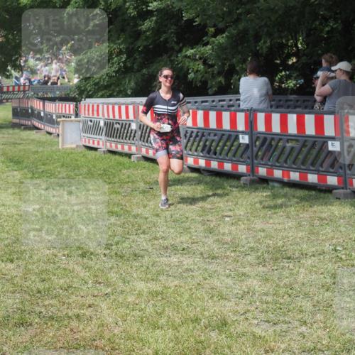 21.06.2025 - 27. Vierlanden-Triathlon KatJ http://msf.ph/oto/8037737 15.06.2025 11:30:37 Schwimmen 910 meine-sportfotos.de
