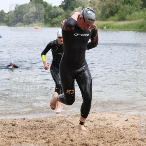 21.06.2025 - 27. Vierlanden-Triathlon Lena Gebhardt http://msf.ph/oto/8037750 15.06.2025 12:06:58 Schwimmen 1018, 1024, 1025, 1026, 1027 meine-sportfotos.de