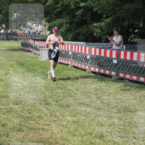21.06.2025 - 27. Vierlanden-Triathlon KatJ http://msf.ph/oto/8037761 15.06.2025 11:30:42 Schwimmen 910 meine-sportfotos.de