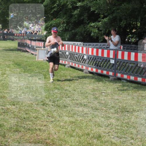 21.06.2025 - 27. Vierlanden-Triathlon KatJ http://msf.ph/oto/8037769 15.06.2025 11:30:42 Schwimmen 910 meine-sportfotos.de